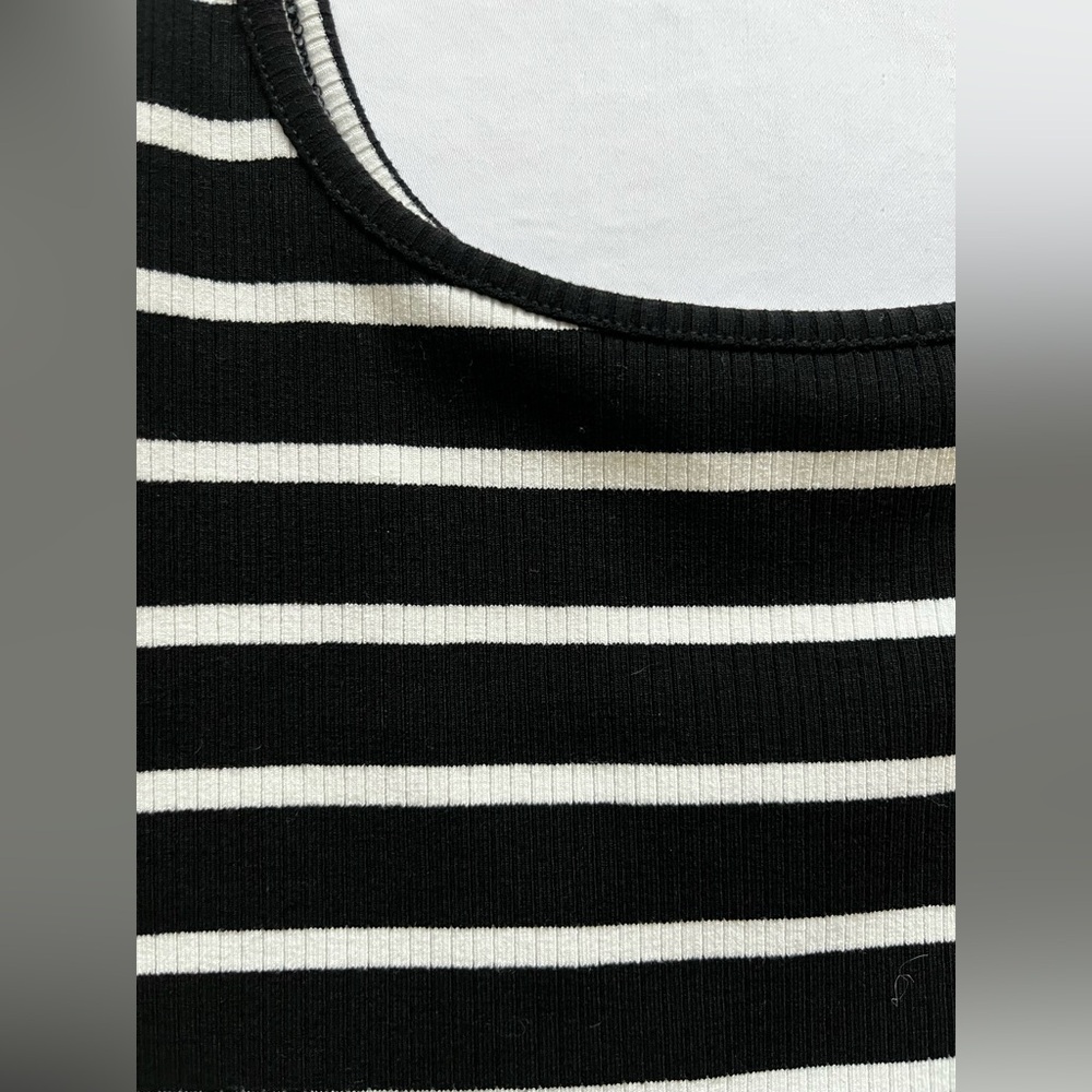 Stretchy Ribbed Tank Top - Picture 7 of 7